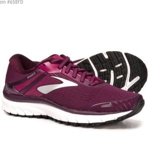 Brooks Adrenaline GTS18 Rinning Shoes, Size 9